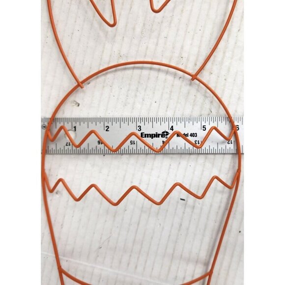 Orange Metal Carrot-Shaped Wire Wreath Frame Wall Decor With Zigzag Pattern - Picture 2 of 9
